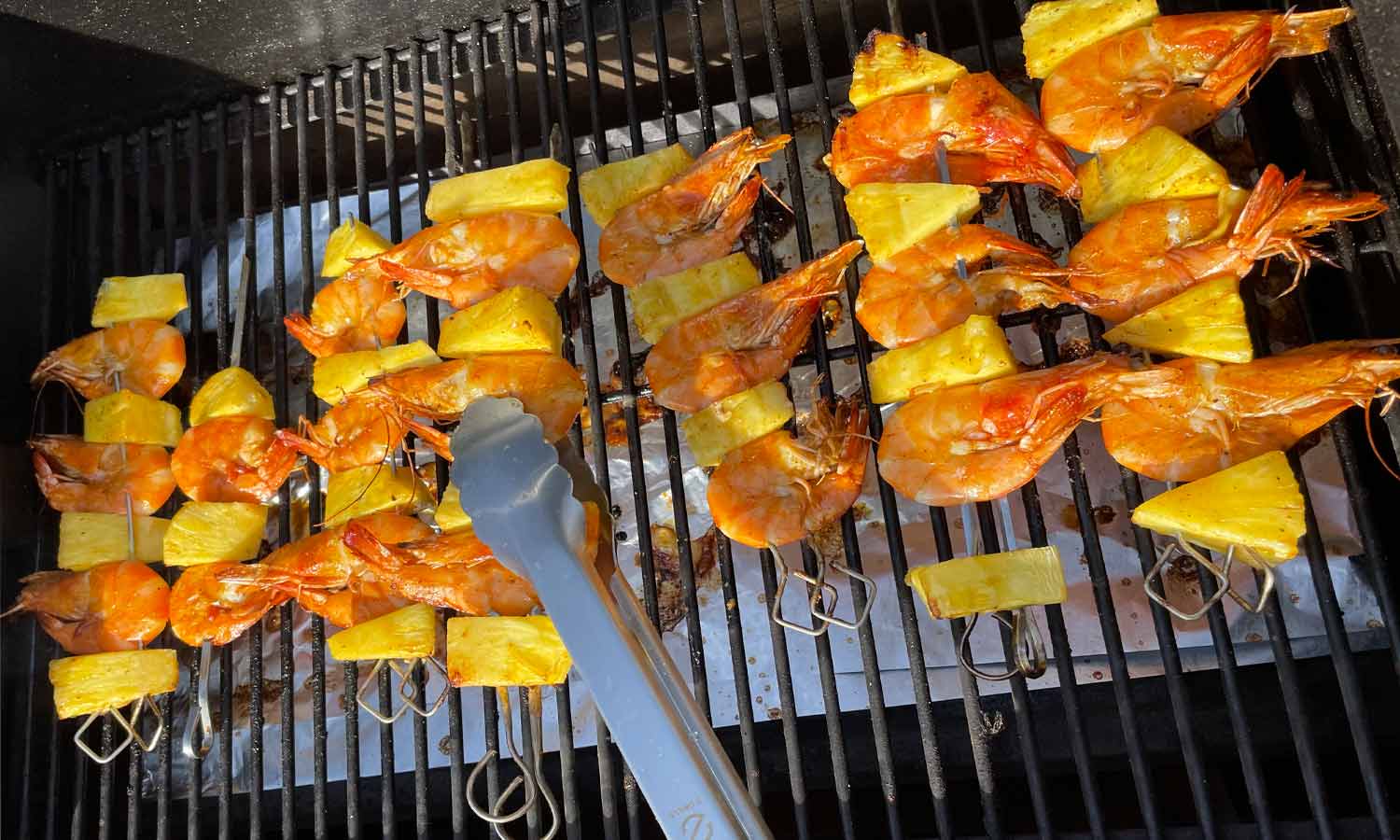 Brochette gambas-ananas au barbecue à pellets