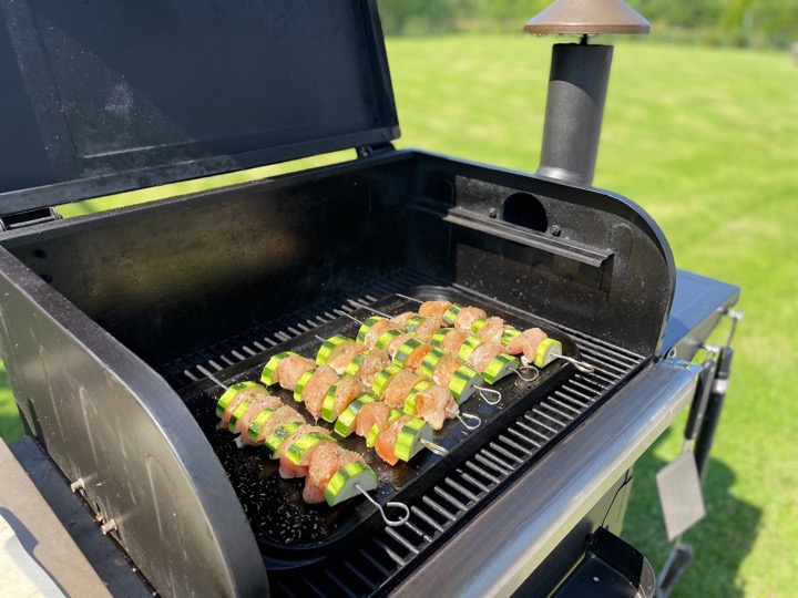 Brochettes dinde et courgettes grillées